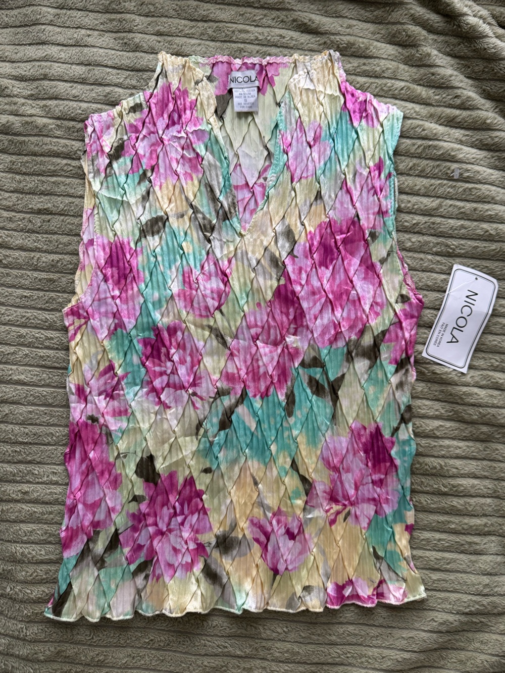 NICOLA Floral Textured Sleeveless Shirt